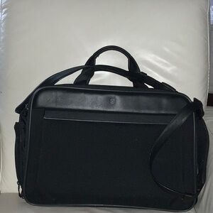 Victorinox Men’s Black Leather mix Expandable Brief Messenger Work Bag. NWOT.